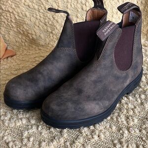 Unisex BLUNDSTONE rustic brown Chelsea Boots MEN 7.5 WOMEN 9.5